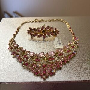 Elegant Pink and Gold Necklace and Hair Barrette Set